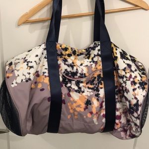 Excellent used condition duffel bag